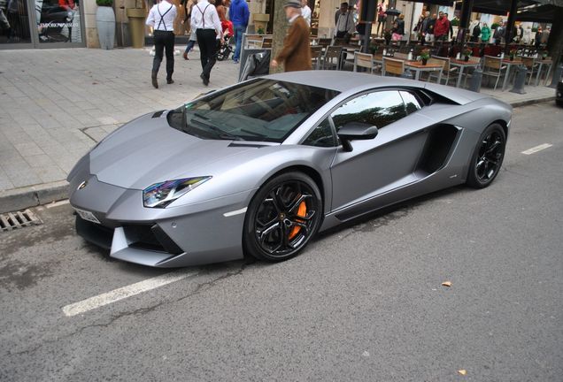 Lamborghini Aventador LP700-4