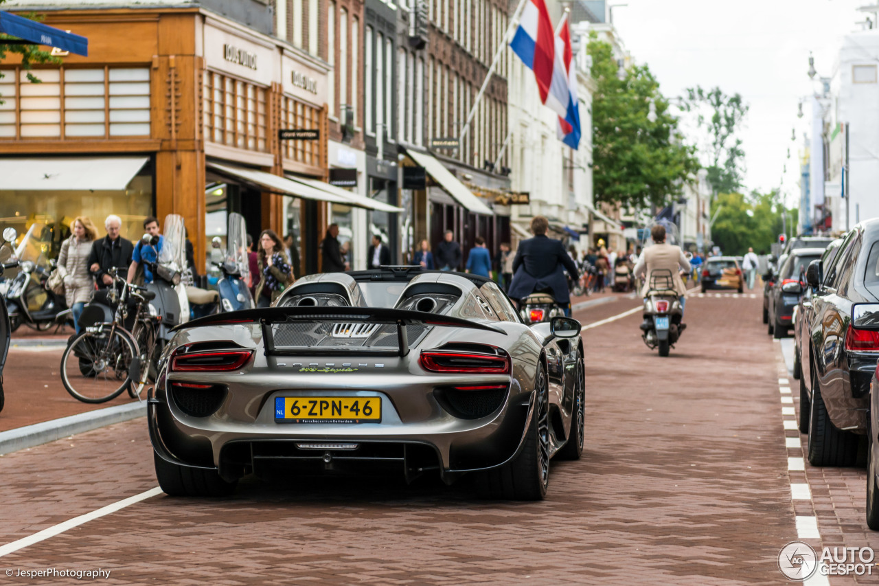 Porsche 918 Spyder Weissach Package