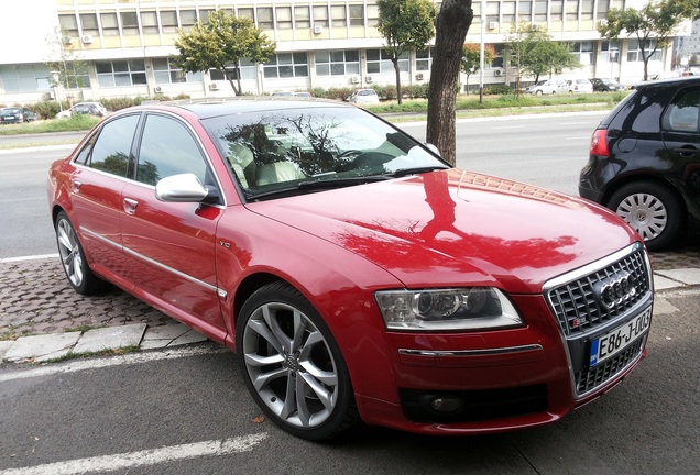 Audi S8 D3