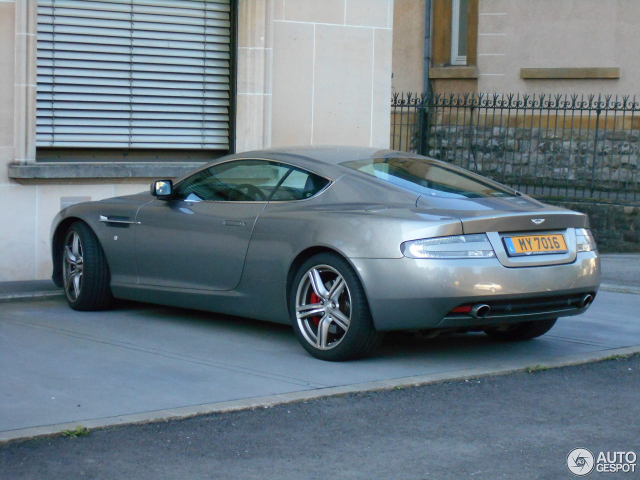 Aston Martin DB9