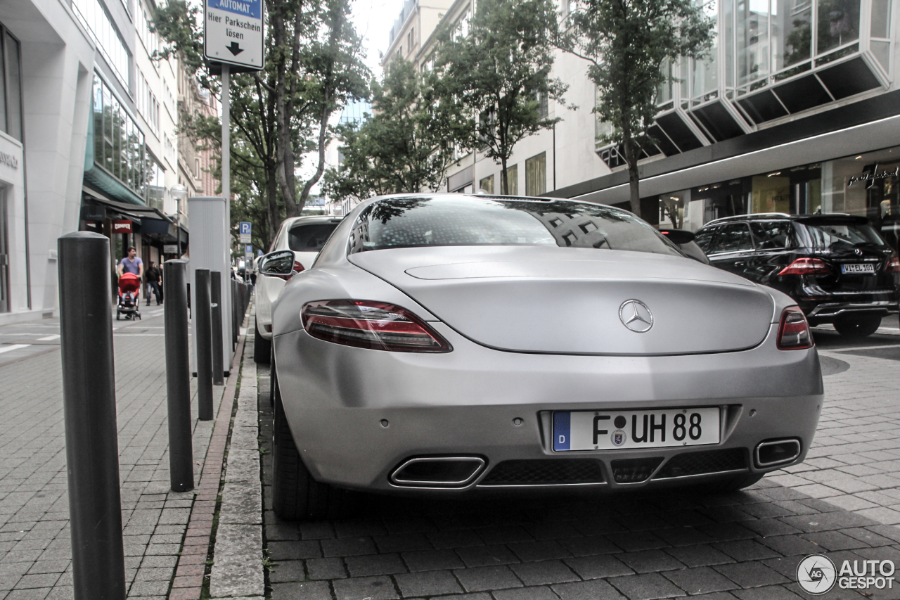 Mercedes-Benz SLS AMG