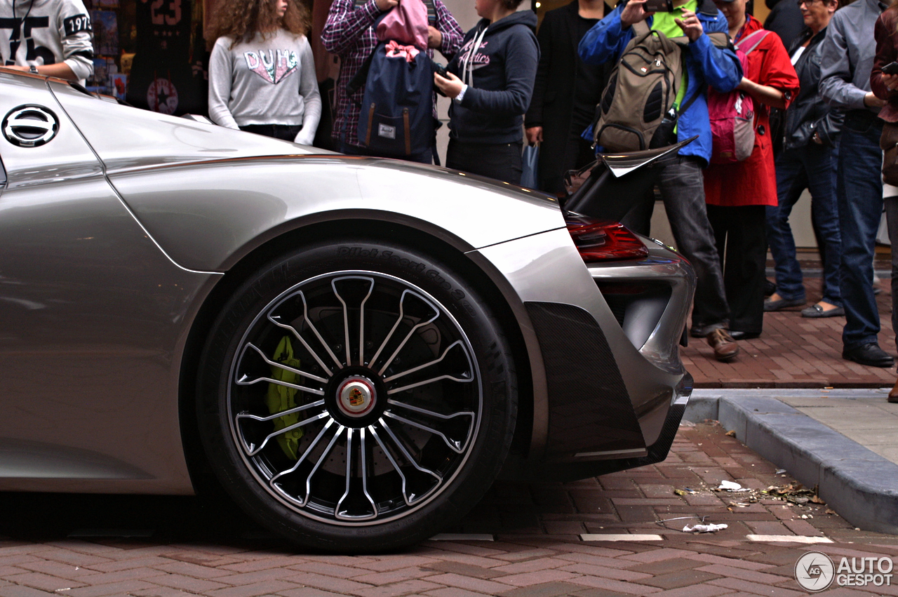 Porsche 918 Spyder Weissach Package