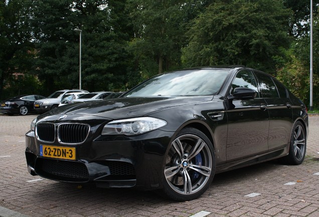 BMW M5 F10 2011