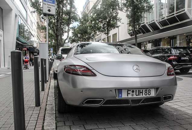 Mercedes-Benz SLS AMG