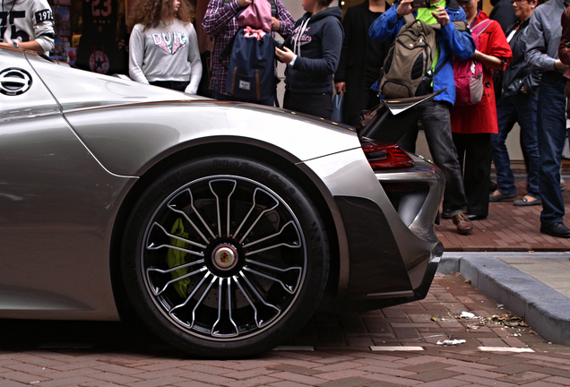 Porsche 918 Spyder Weissach Package