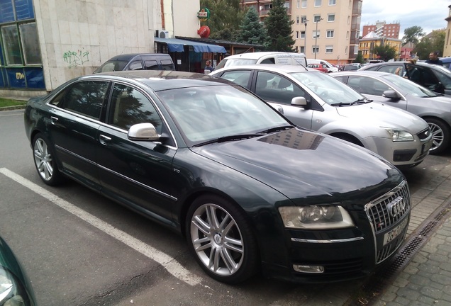 Audi S8 D3