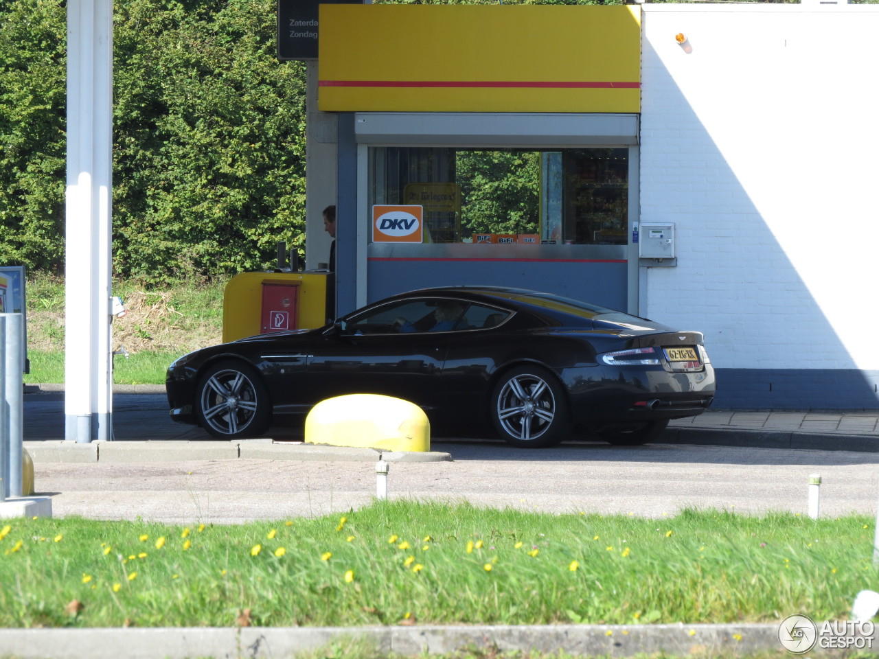 Aston Martin DB9