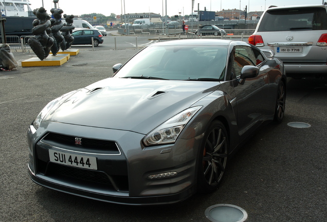 Nissan GT-R 2015