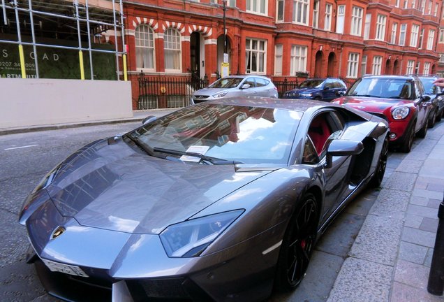 Lamborghini Aventador LP700-4