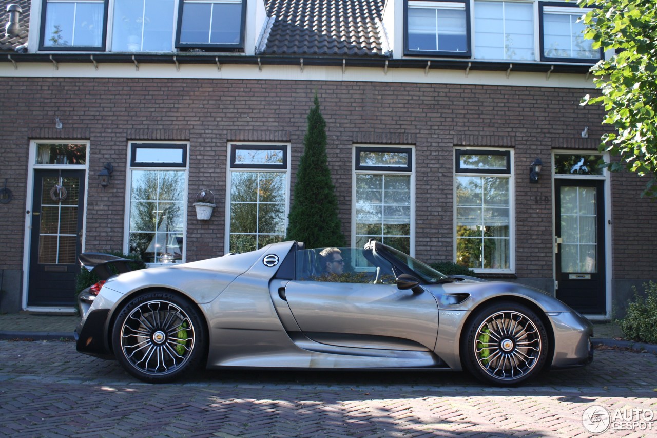 Porsche 918 Spyder Weissach Package