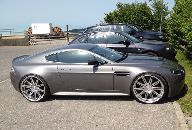 Aston Martin V12 Vantage