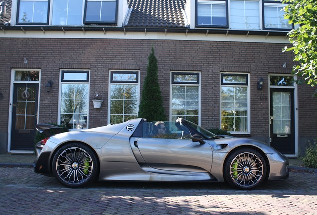 Porsche 918 Spyder Weissach Package