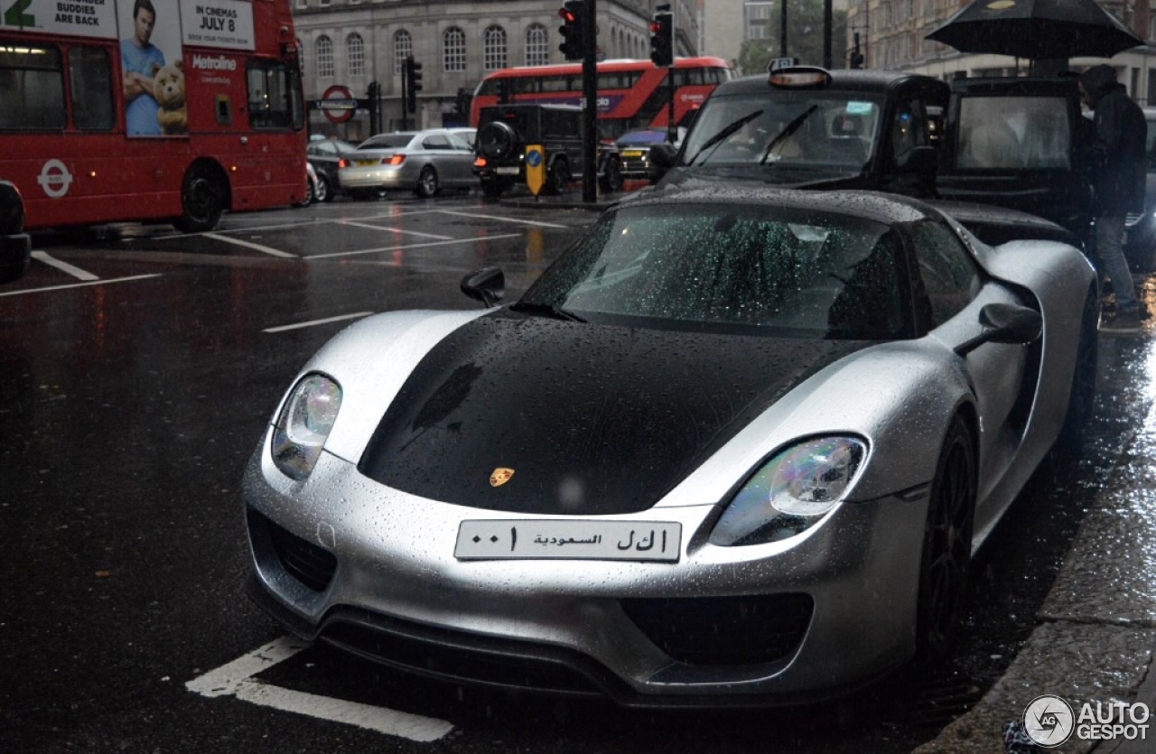 Porsche 918 Spyder Weissach Package