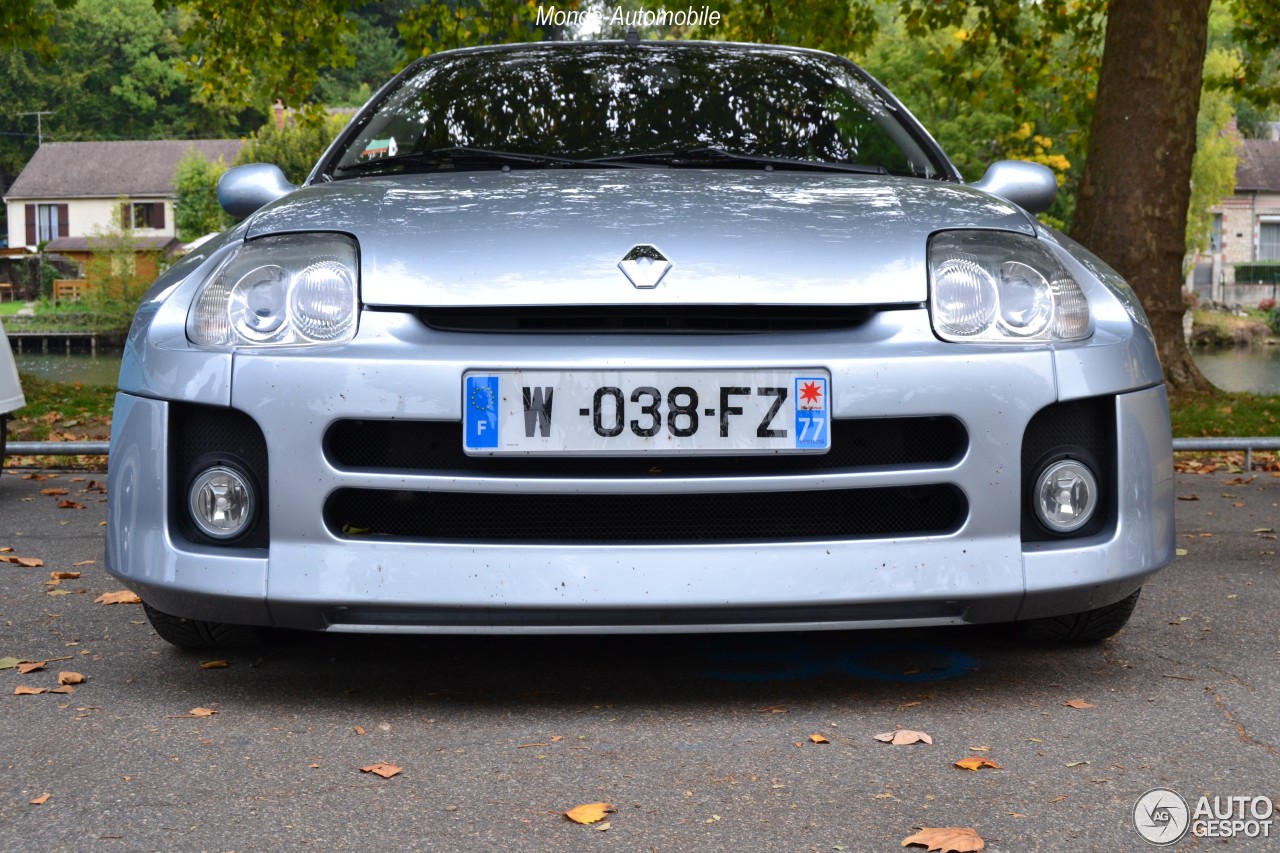 Renault Clio V6