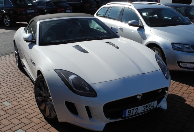 Jaguar F-TYPE S V8 Convertible