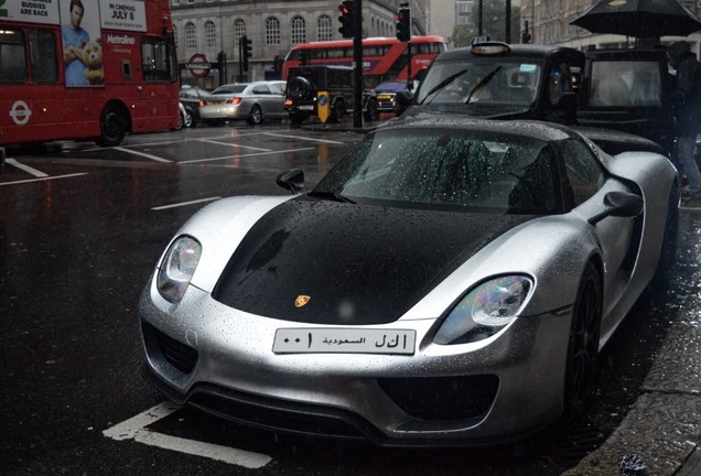 Porsche 918 Spyder Weissach Package