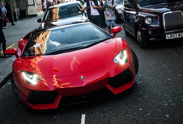 Lamborghini Aventador LP700-4 Roadster