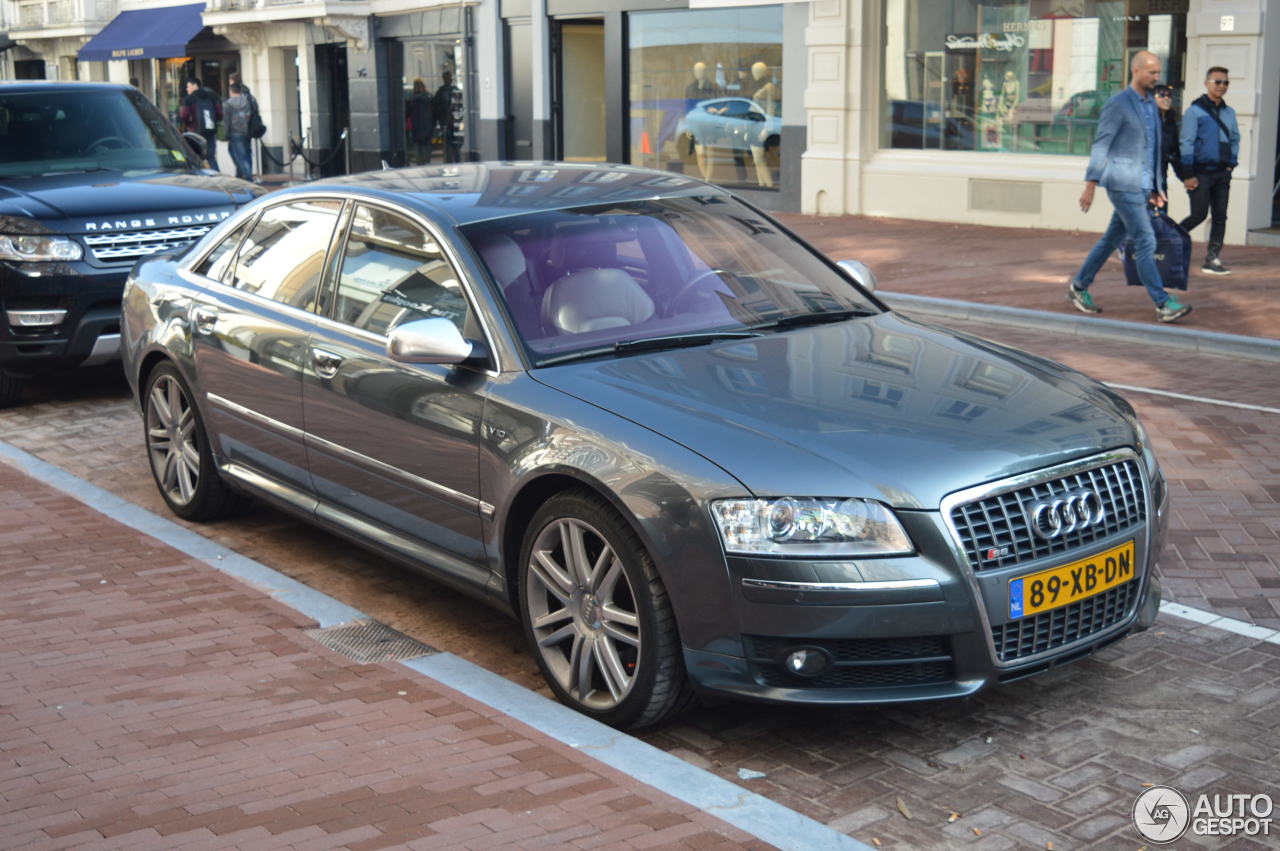 Audi S8 D3