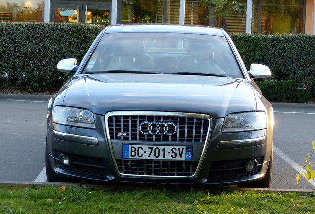 Audi S8 D3