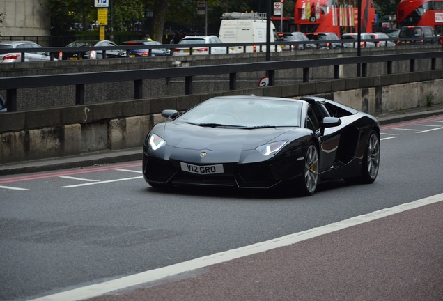 Lamborghini Aventador LP700-4 Roadster