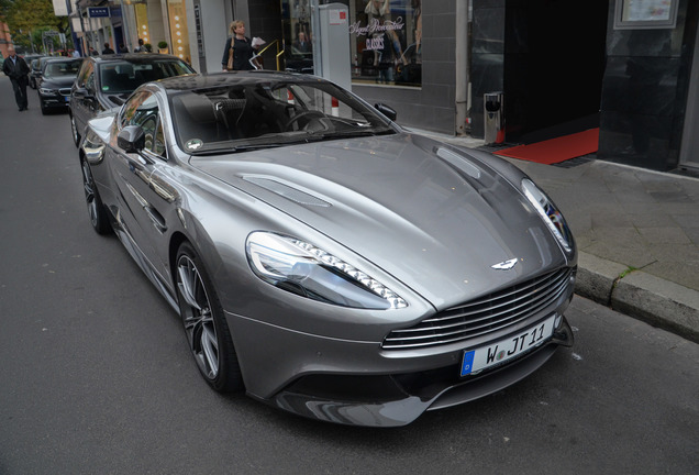 Aston Martin Vanquish 2013