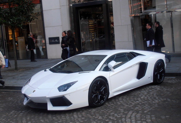 Lamborghini Aventador LP700-4