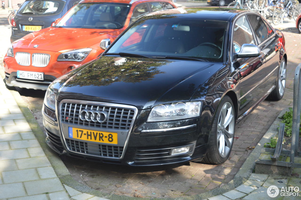 Audi S8 D3