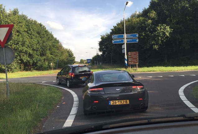 Aston Martin V12 Vantage