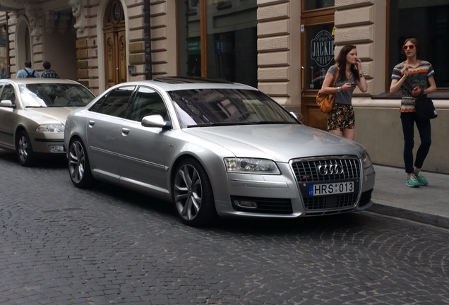 Audi S8 D3