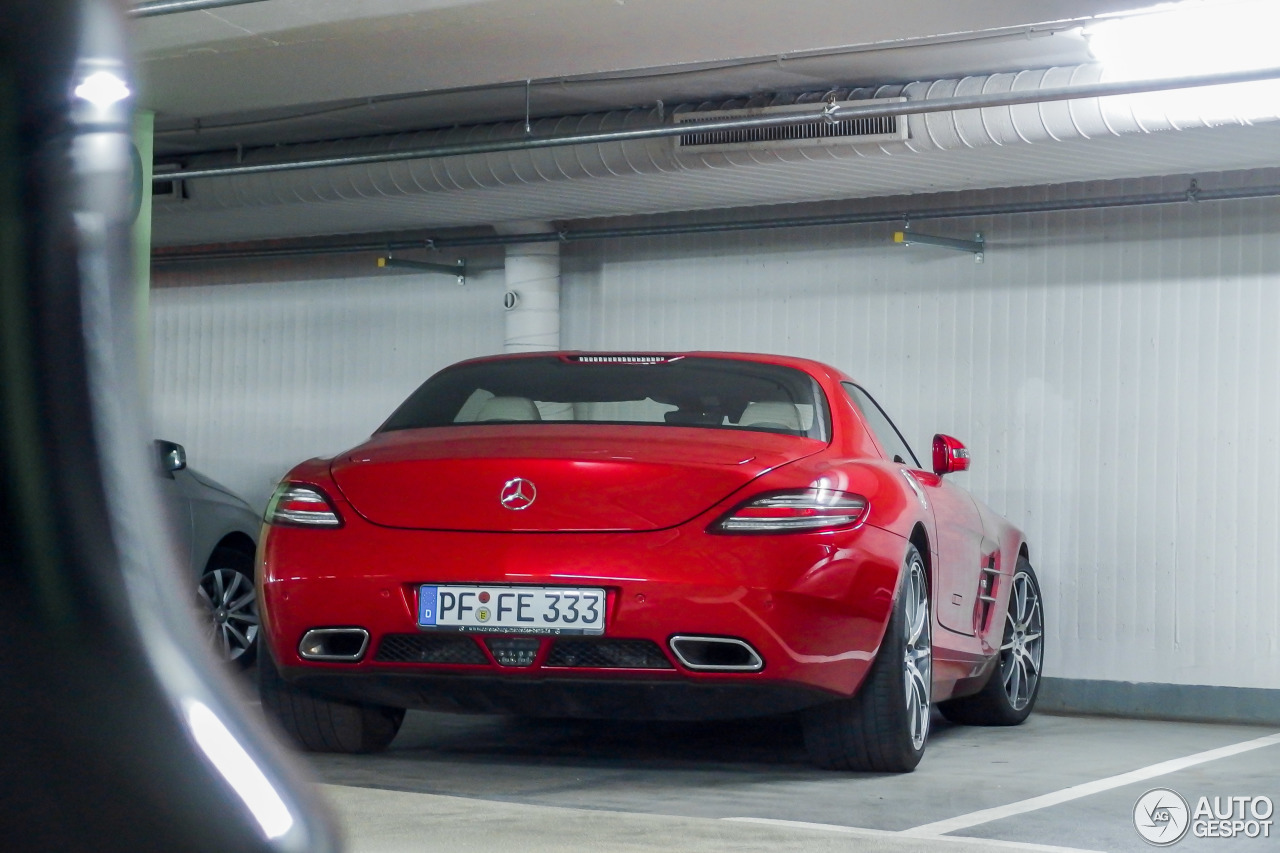 Mercedes-Benz SLS AMG