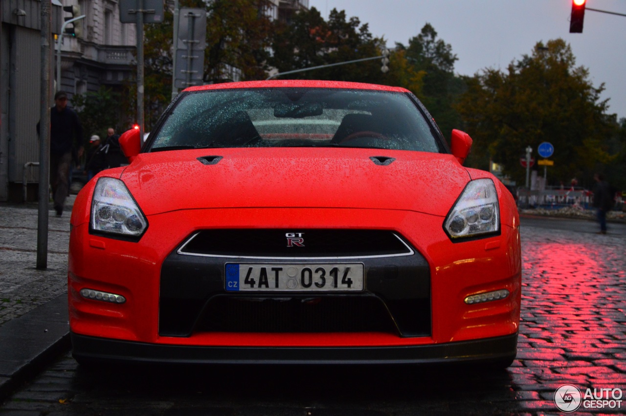 Nissan GT-R 2015