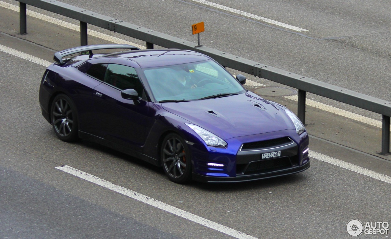 Nissan GT-R 2015