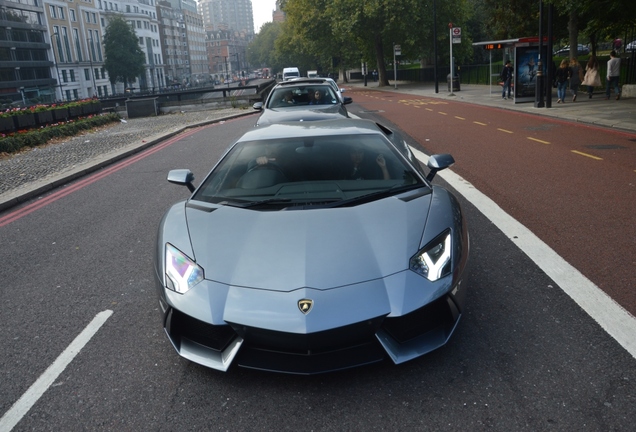 Lamborghini Aventador LP700-4