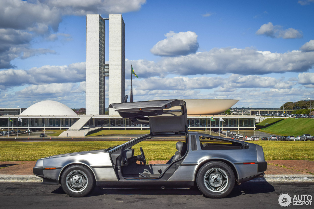 DeLorean DMC-12