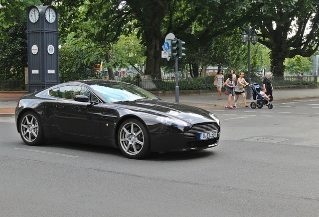 Aston Martin V8 Vantage