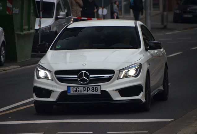 Mercedes-Benz CLA 45 AMG C117