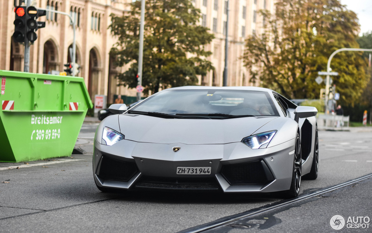 Lamborghini Aventador LP700-4