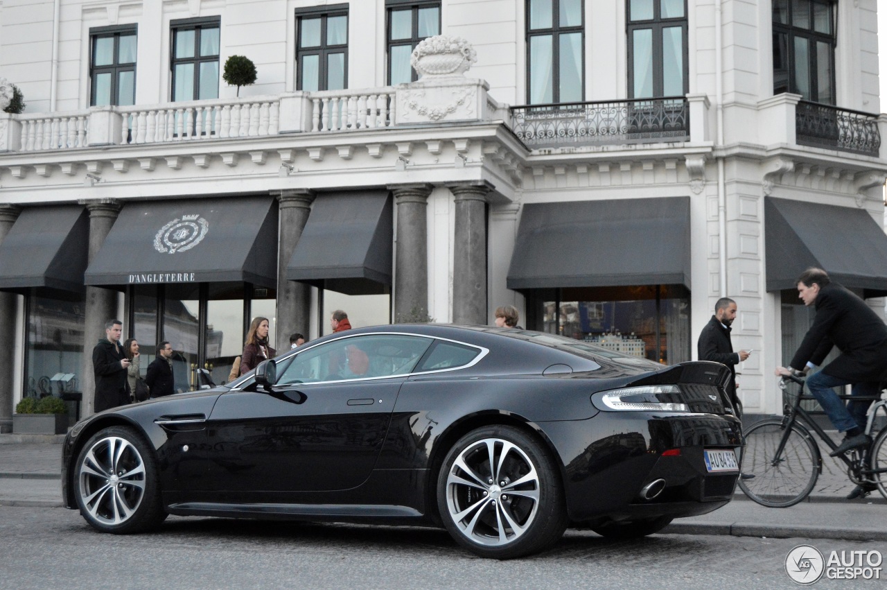 Aston Martin V12 Vantage