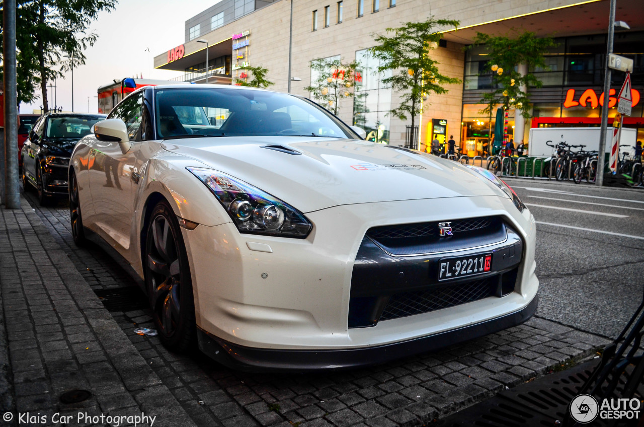 Nissan GT-R