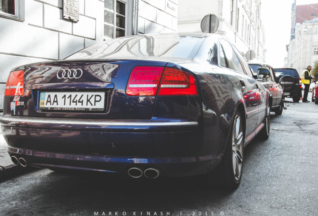 Audi S8 D3