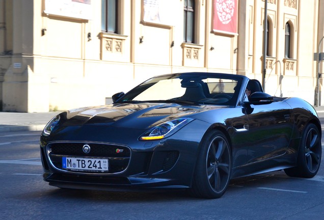 Jaguar F-TYPE S V8 Convertible