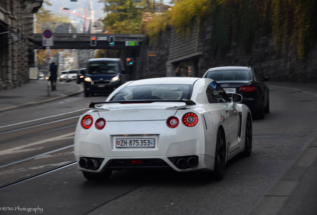 Nissan GT-R