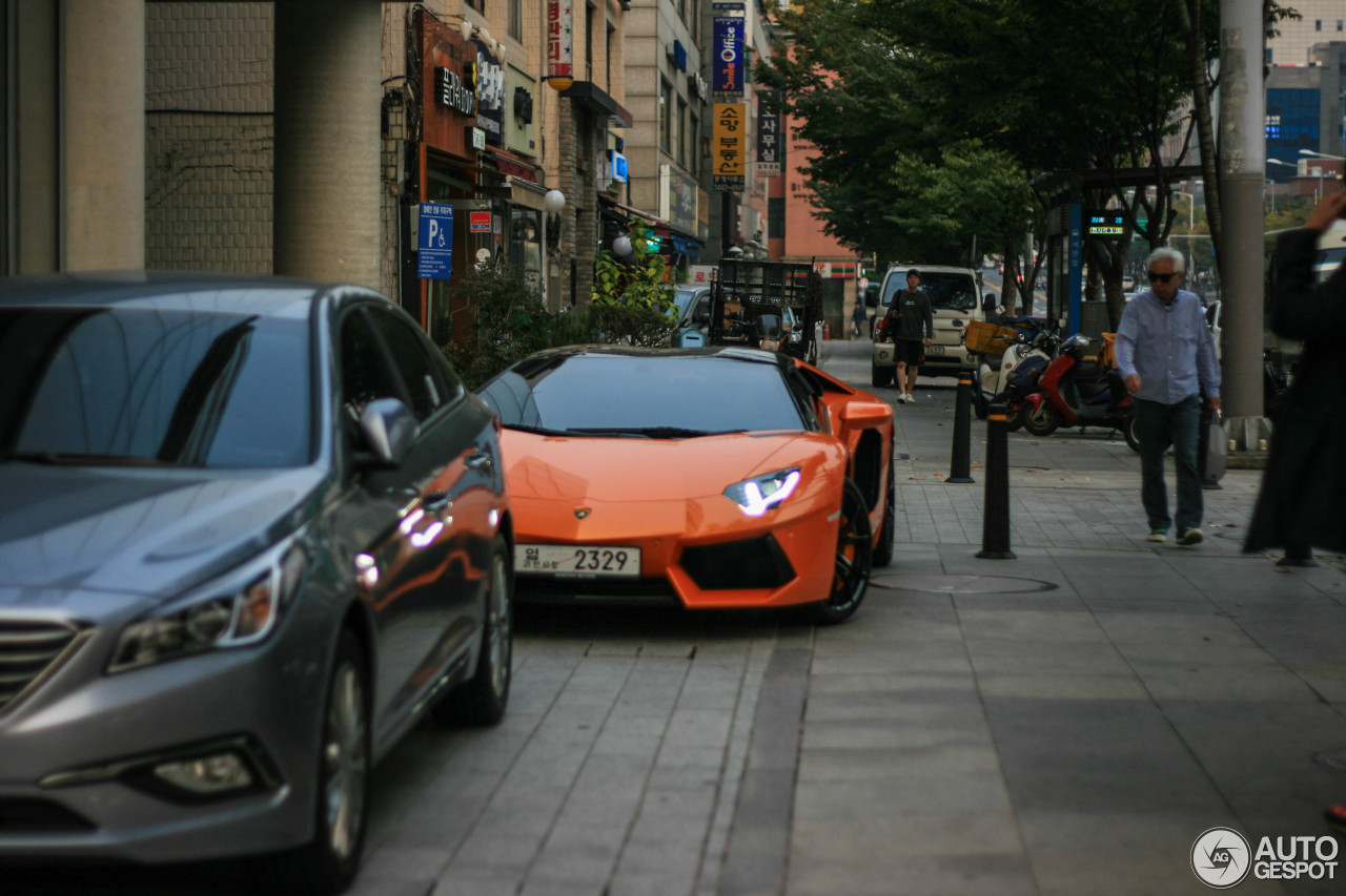 Lamborghini Aventador LP700-4 Roadster