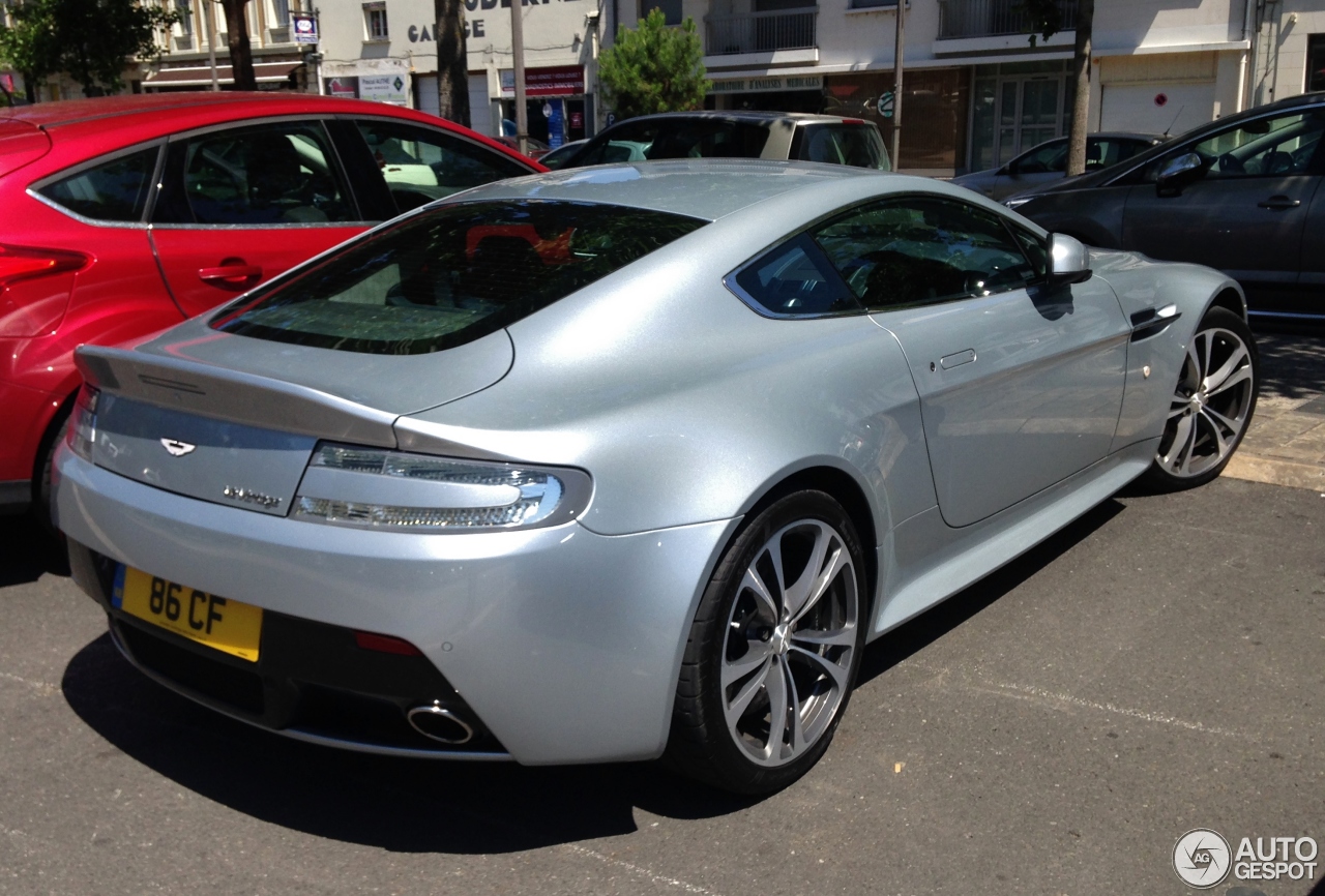 Aston Martin V12 Vantage