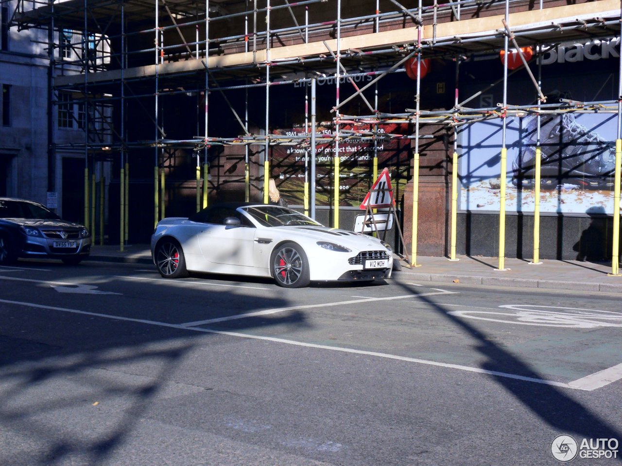 Aston Martin V12 Vantage Roadster