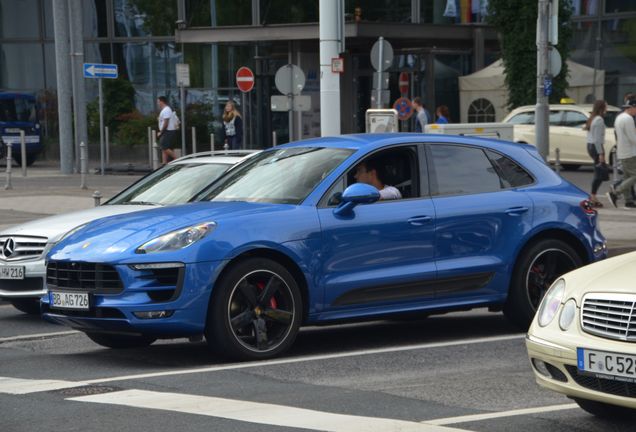 Porsche 95B Macan Turbo