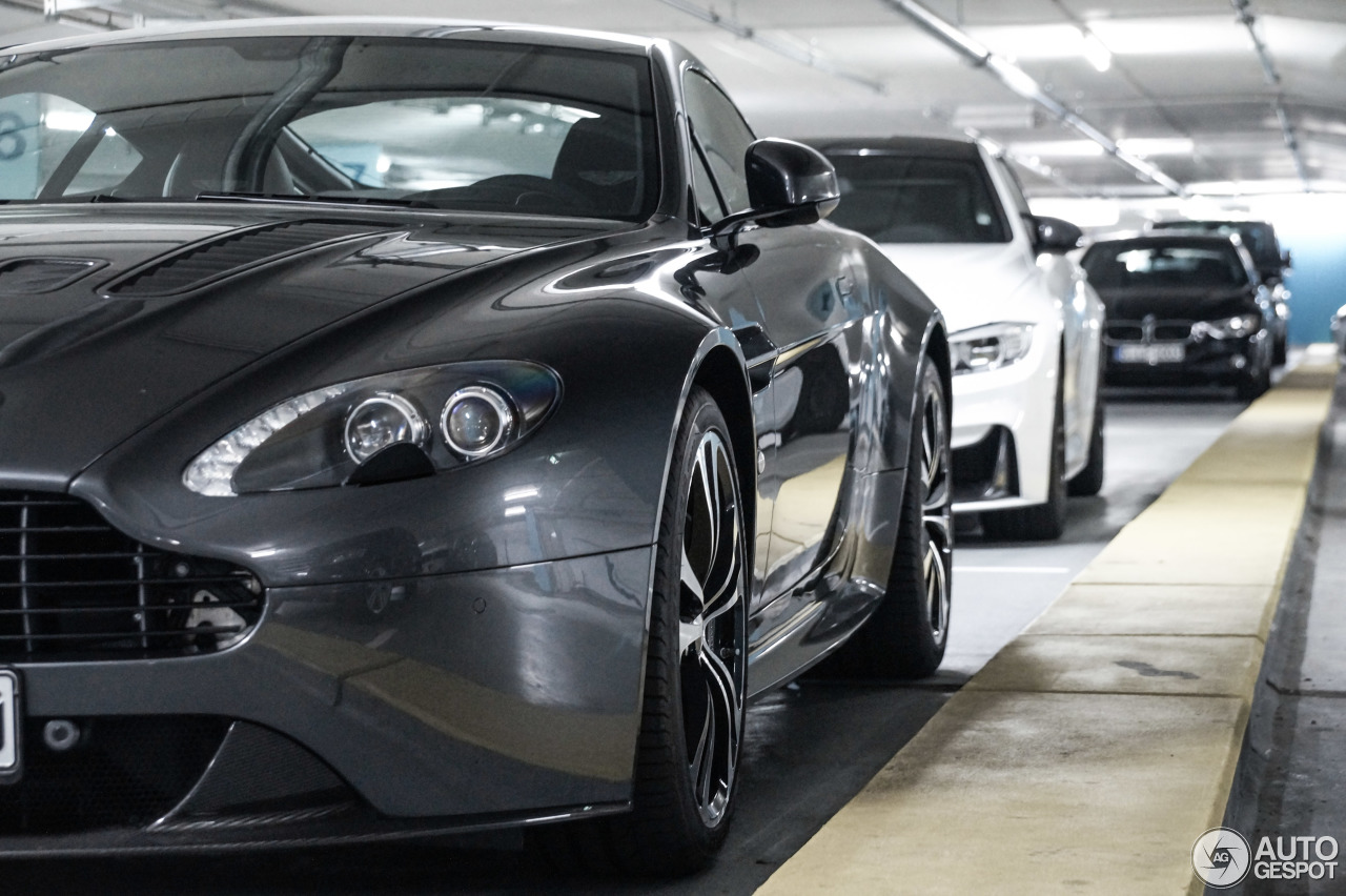 Aston Martin V12 Vantage