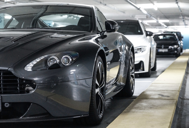 Aston Martin V12 Vantage