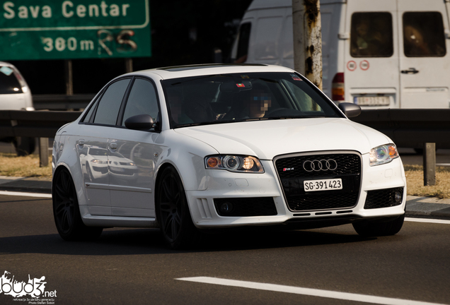 Audi RS4 Sedan