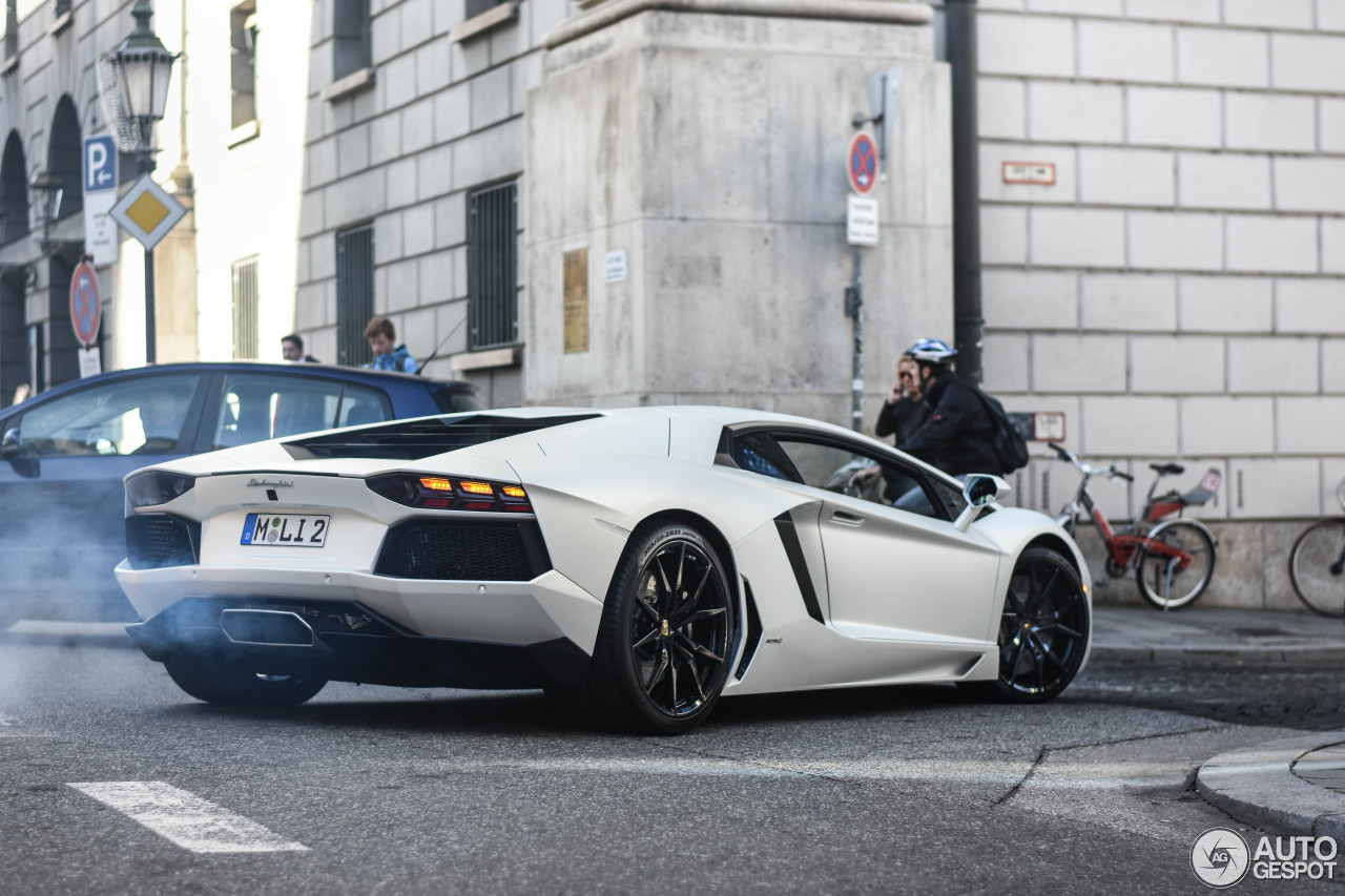 Lamborghini Aventador LP700-4